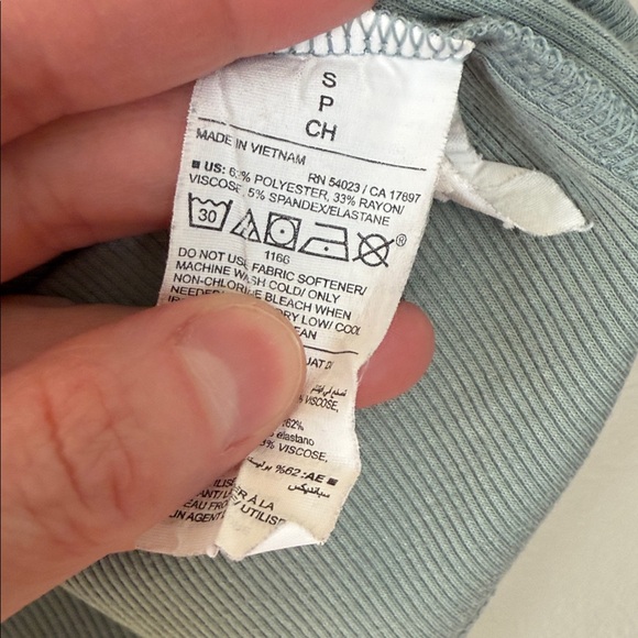 Old Navy Ultra Lite Go Dry Green Women's Top small - Picture 3 of 4